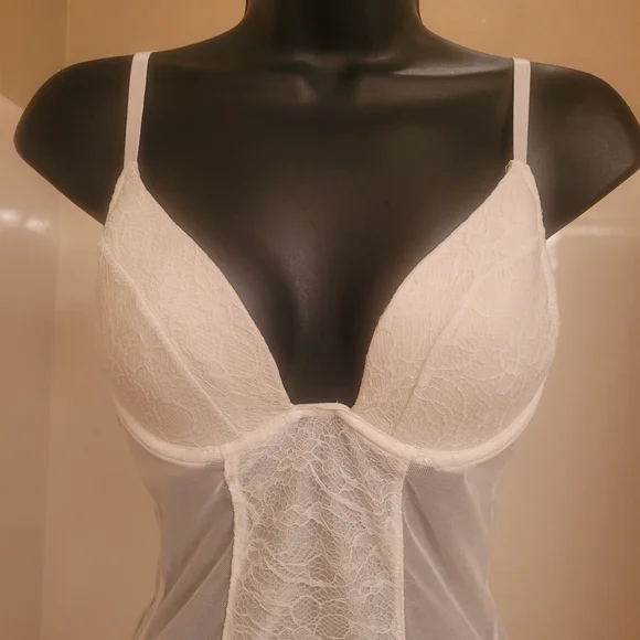 Vintage Cream Lace Bustier‎ with Garter Belts